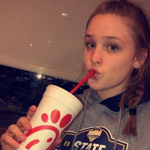 Meet your Posher, Mikayla